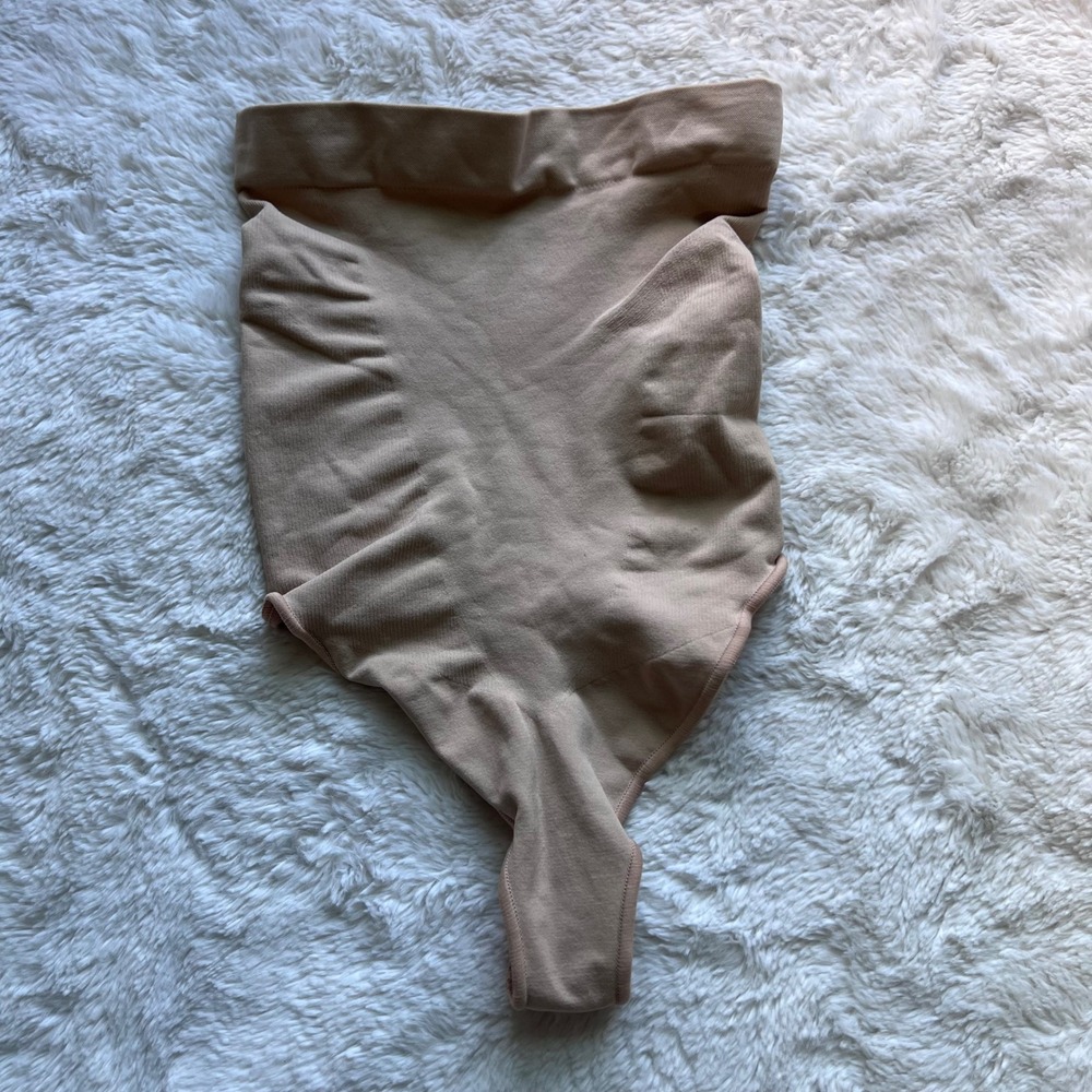 SKIMS‎ Sculpting High Waist Thong Shapewear  Beige Size XXS/XS SH-HWT-0119 NWOT